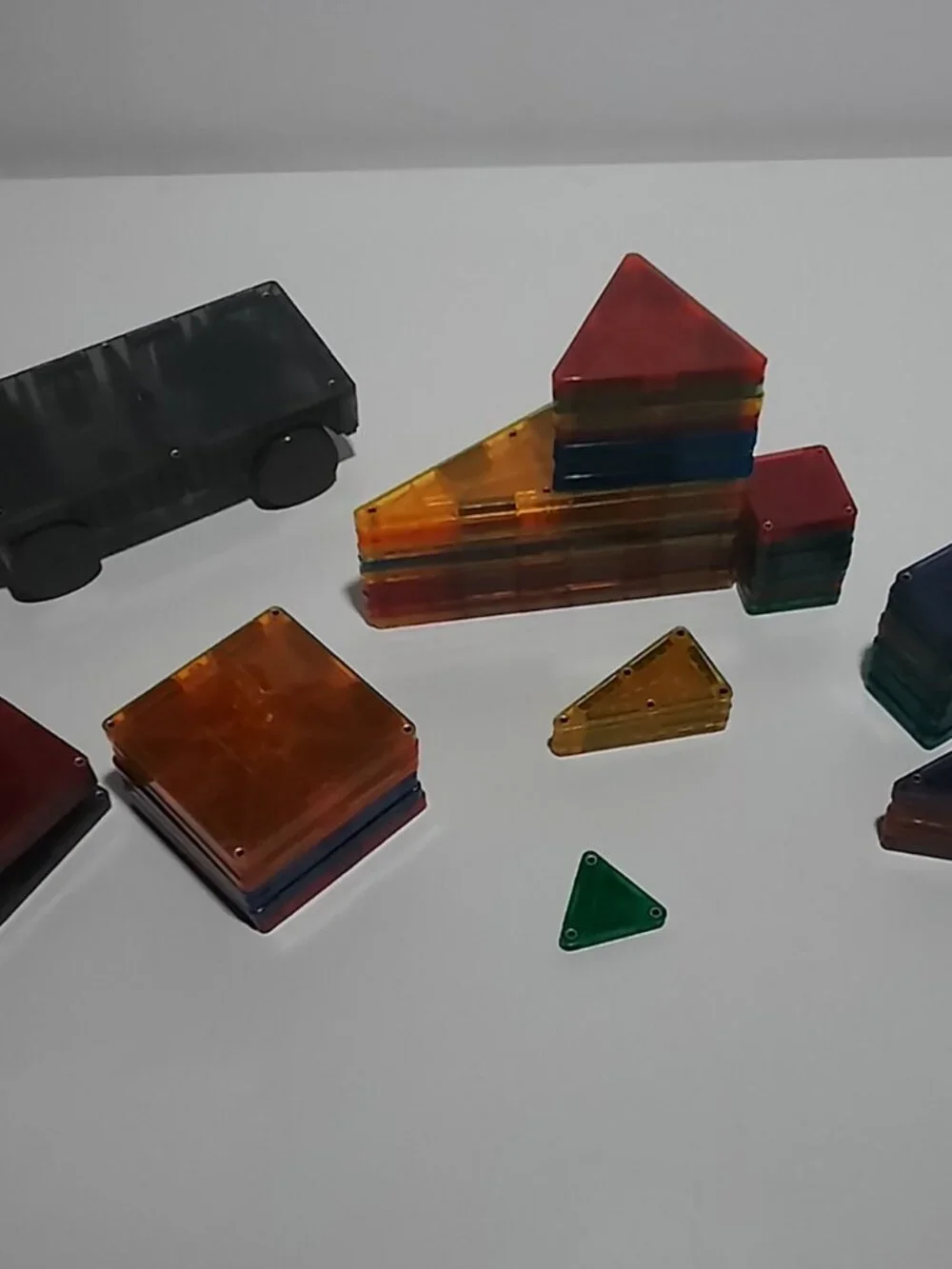 MAGNA-TILES PicassoTiles Lot 61 Pieces Magnetic Building Toys Car Chassis